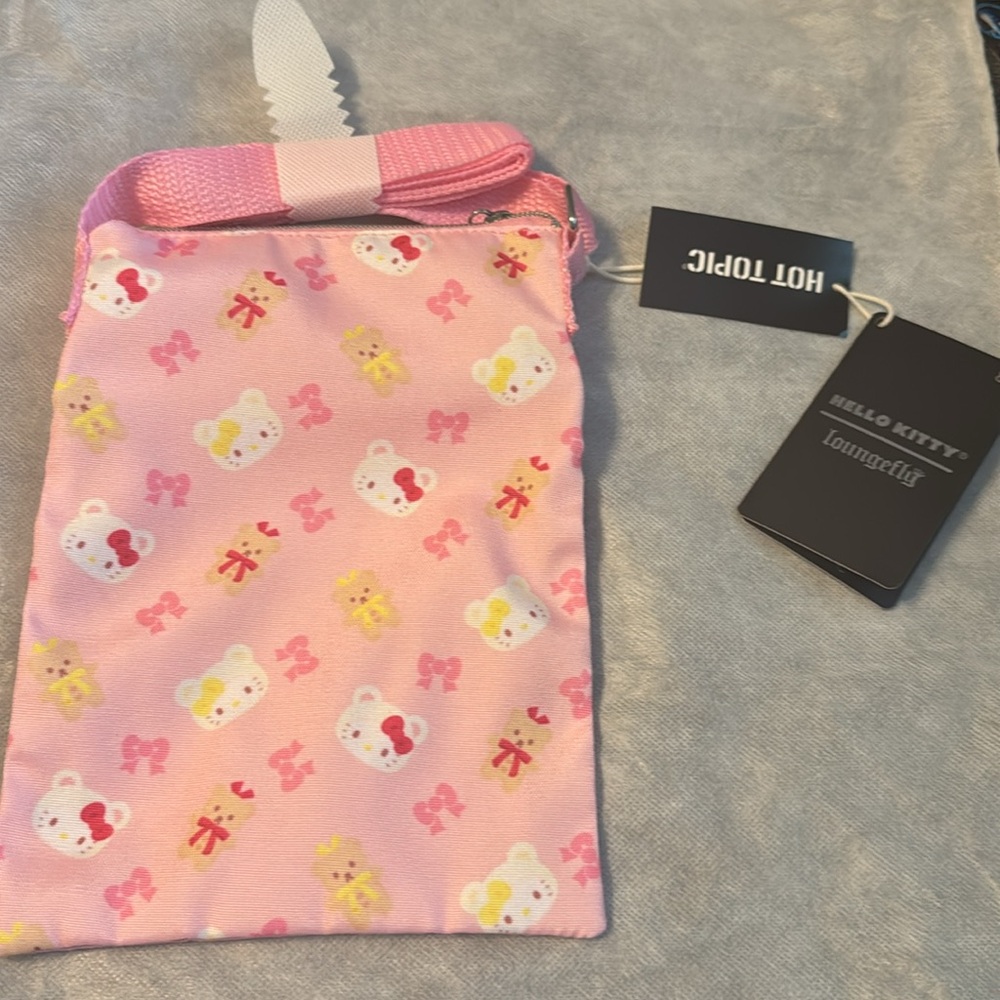 BNWT Hello Kitty Loungefly Crossbody - Picture 2 of 2